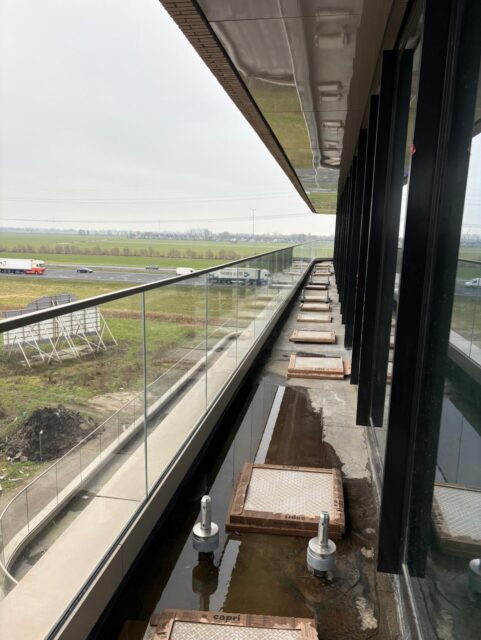 Afgelopen periode een mooie uitdagende klus mogen maken voor @buitenhuisboskoopb.v !!
Bedankt voor de fijne samenwerking!! 

#vandervalkexclusief #balkon #keramischetegels #vakwerk