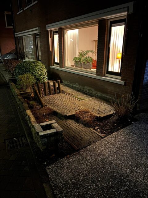 Een “verouderde” voortuin om mogen toveren naar een onderhoudsarme groene tuin. 🌳🏡 

#greenlink #snoeituinmaterialen