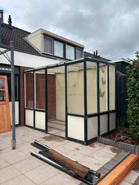 Een oud glazen schuurtje mogen vervangen voor een mooie houten blokhut. Leuke uitdaging alles moest dwars door het huis heen💪🏻. Bedankt voor de goeie verzorging ☕️